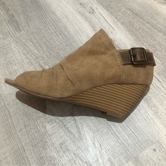 NWT Sugar Wedge Bootie Size 8 - Picture 4 of 9